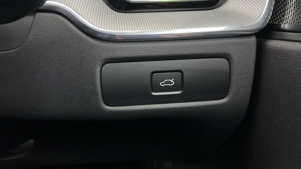 Used Volvo XC60 2025 for sale - 77235537: Photo 51