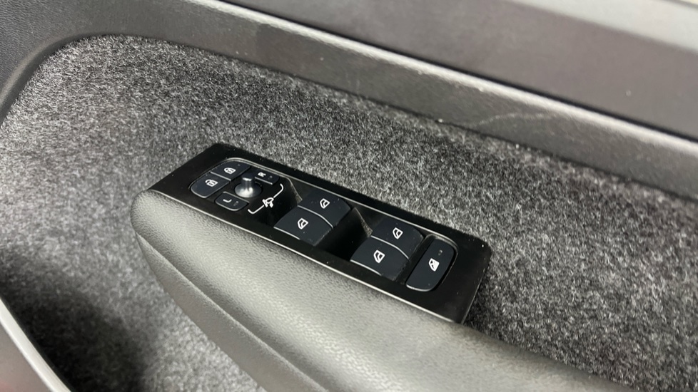 Used Volvo XC40 2021 for sale - 77893980: Photo 24