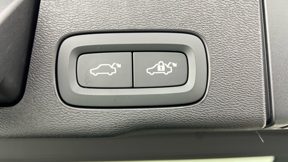 Used Volvo XC60 2025 for sale - 77178216: Photo 35