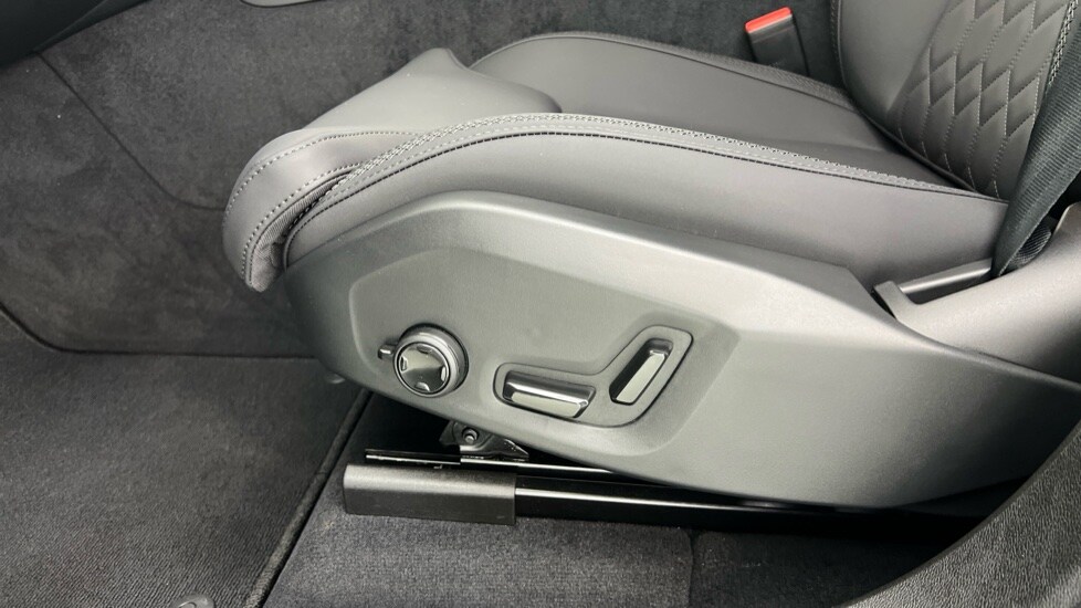 Used Volvo XC60 2025 for sale - 77178216: Photo 60