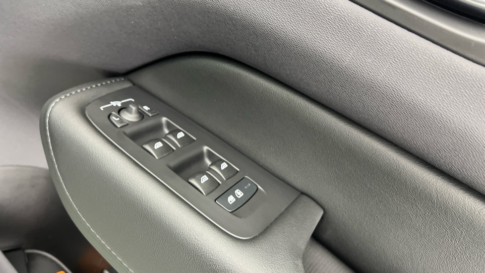 Used Volvo XC60 2023 for sale - 76738194: Photo 24