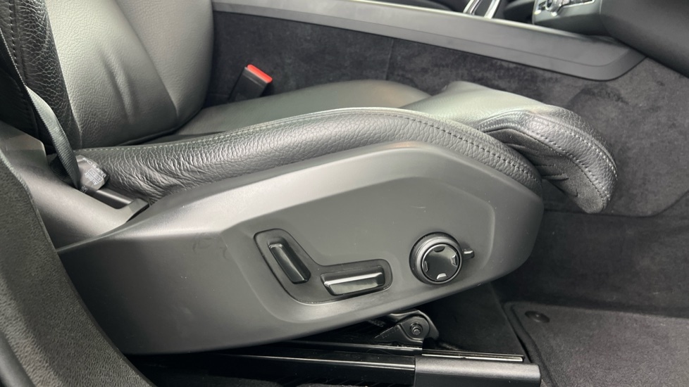 Used Volvo XC60 2023 for sale - 76738194: Photo 30