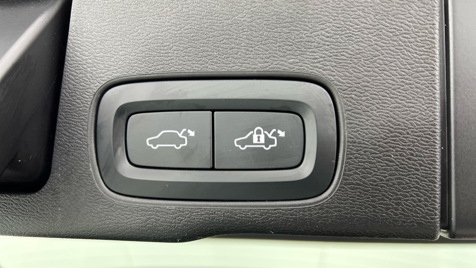 Used Volvo XC60 2023 for sale - 76738194: Photo 35