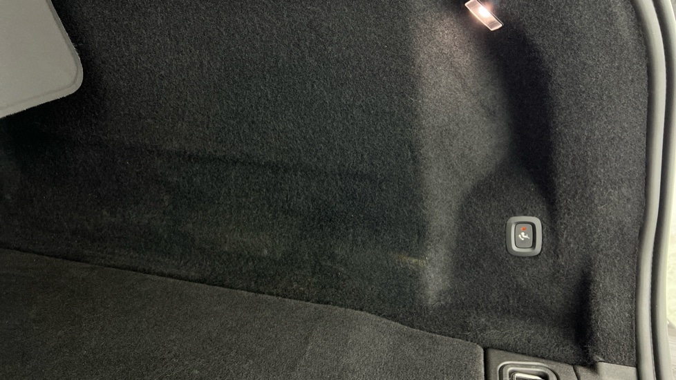 Used Volvo XC60 2023 for sale - 76738194: Photo 57