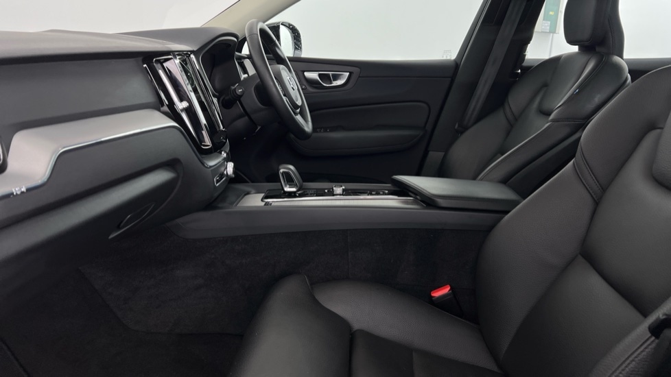 Used Volvo XC60 2023 for sale - 76738194: Photo 61