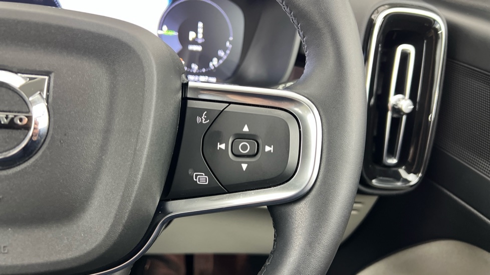 Used Volvo XC40 2023 for sale - 77978996: Photo 22