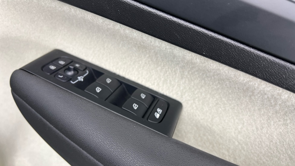 Used Volvo XC40 2023 for sale - 77978996: Photo 24