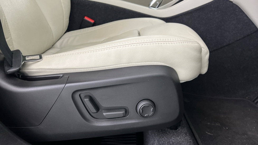 Used Volvo XC40 2023 for sale - 77978996: Photo 30