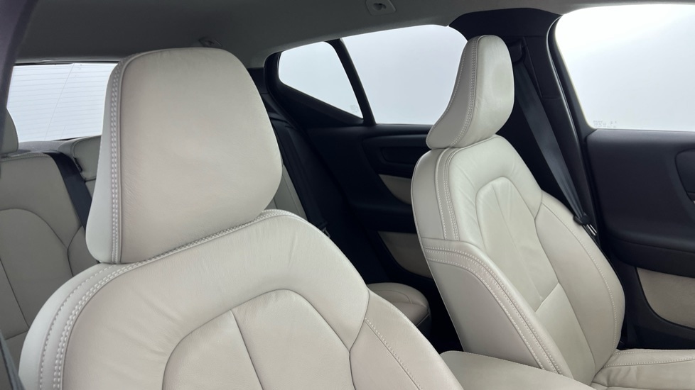 Used Volvo XC40 2023 for sale - 77978996: Photo 31