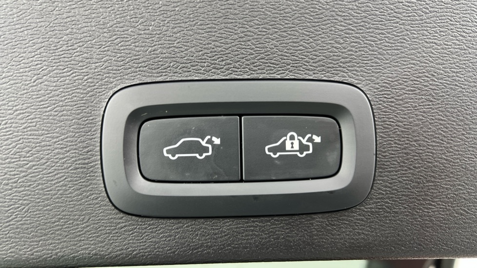 Used Volvo XC40 2023 for sale - 77978996: Photo 35