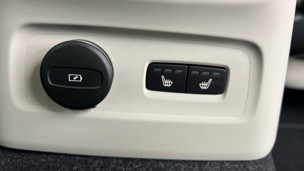 Used Volvo XC40 2023 for sale - 77978996: Photo 40