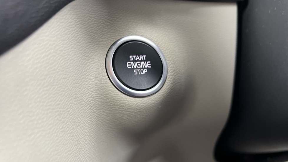 Used Volvo XC40 2023 for sale - 77978996: Photo 45