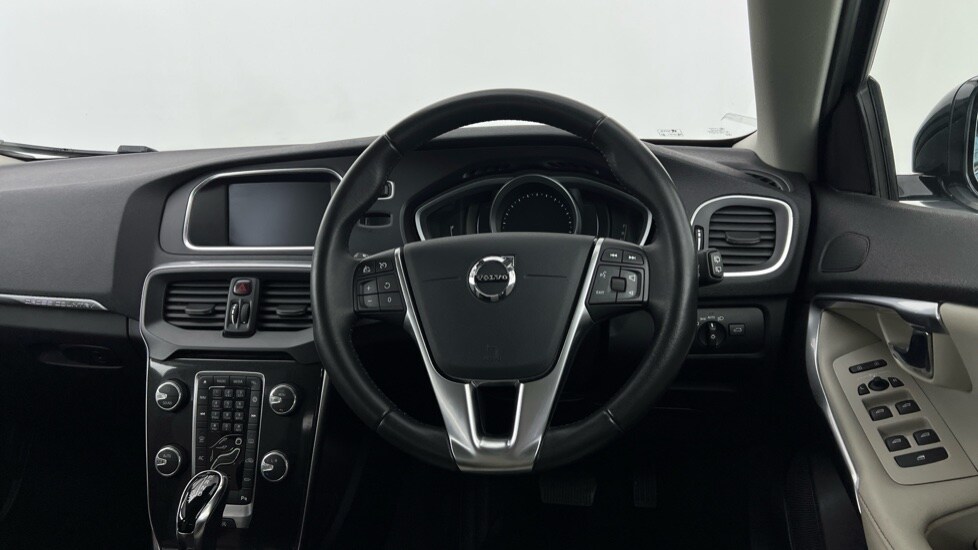 Used Volvo V40 2018 for sale - 77810235: Photo 10