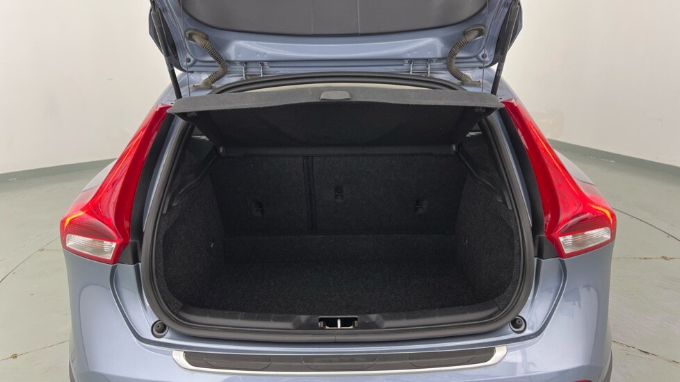 Used Volvo V40 2018 for sale - 77810235: Photo 13