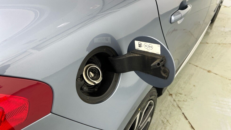 Used Volvo V40 2018 for sale - 77810235: Photo 16