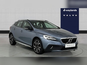 Used Volvo V40 2018 for sale - 77810235: Photo
