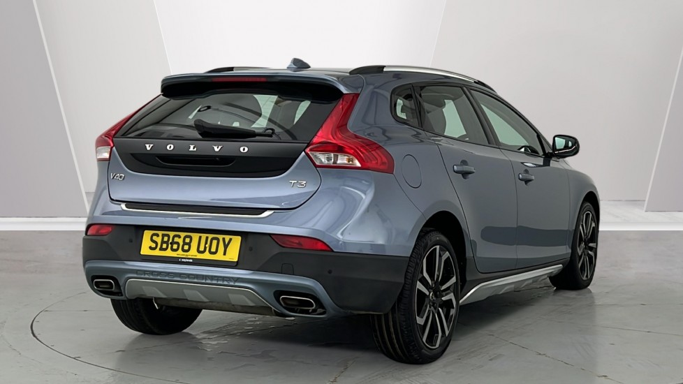 Used Volvo V40 2018 for sale - 77810235: Photo 2