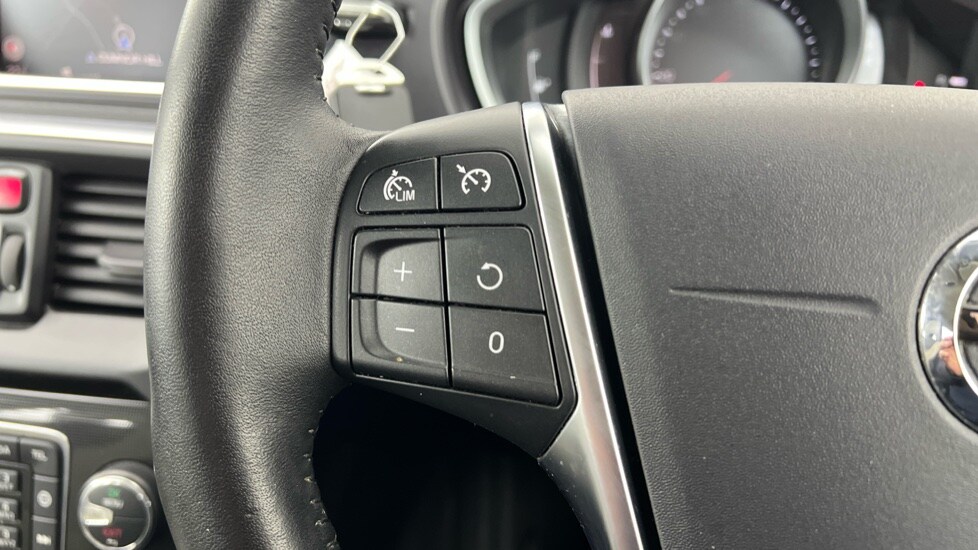 Used Volvo V40 2018 for sale - 77810235: Photo 21