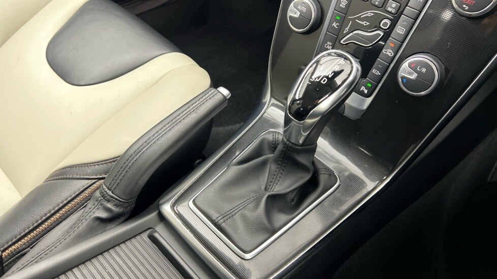 Used Volvo V40 2018 for sale - 77810235: Photo 25