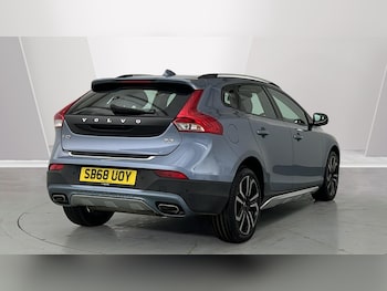 Used Volvo V40 2018 for sale - 77810235: Photo