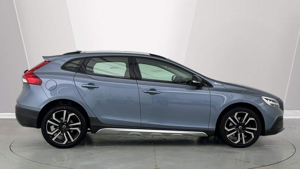 Used Volvo V40 2018 for sale - 77810235: Photo 3