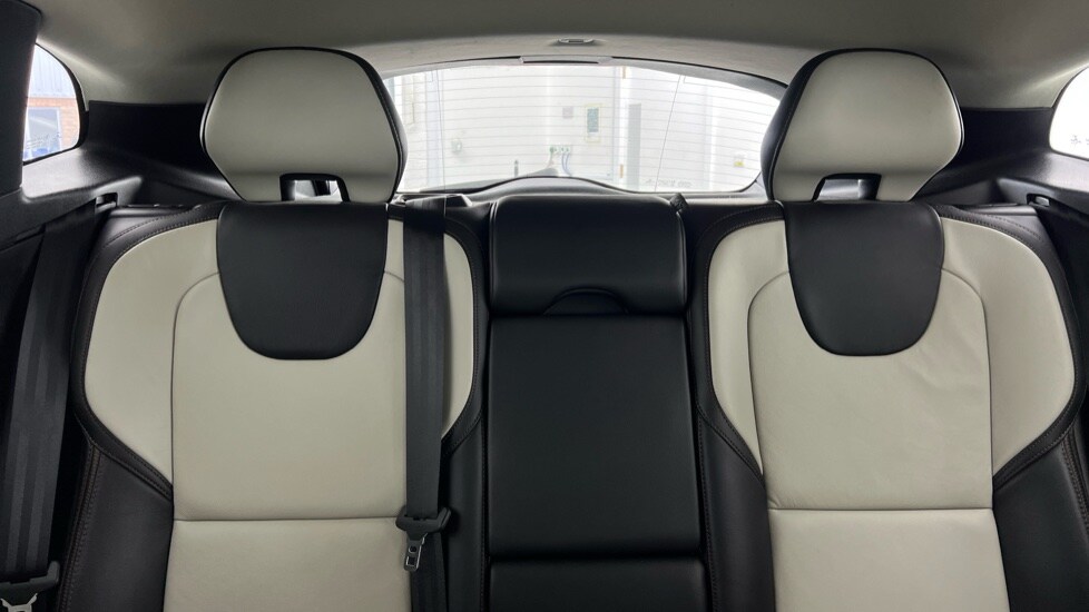 Used Volvo V40 2018 for sale - 77810235: Photo 33