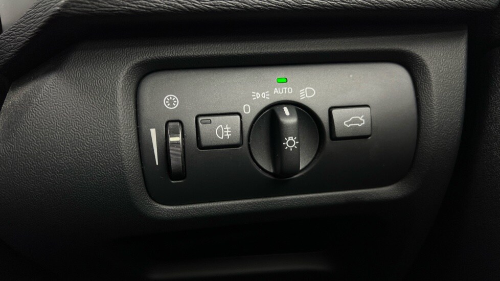 Used Volvo V40 2018 for sale - 77810235: Photo 40