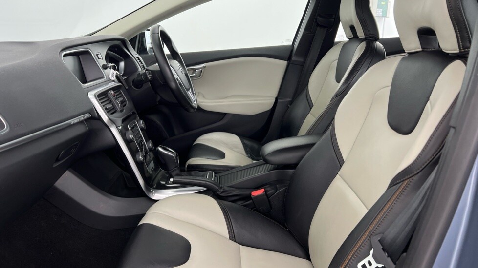 Used Volvo V40 2018 for sale - 77810235: Photo 44