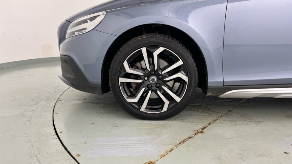 Used Volvo V40 2018 for sale - 77810235: Photo 46