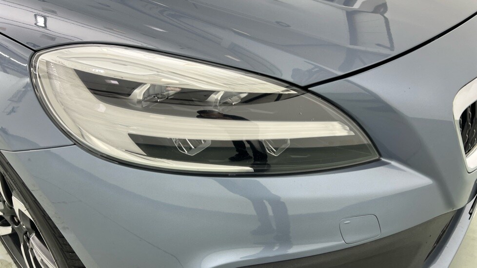 Used Volvo V40 2018 for sale - 77810235: Photo 47