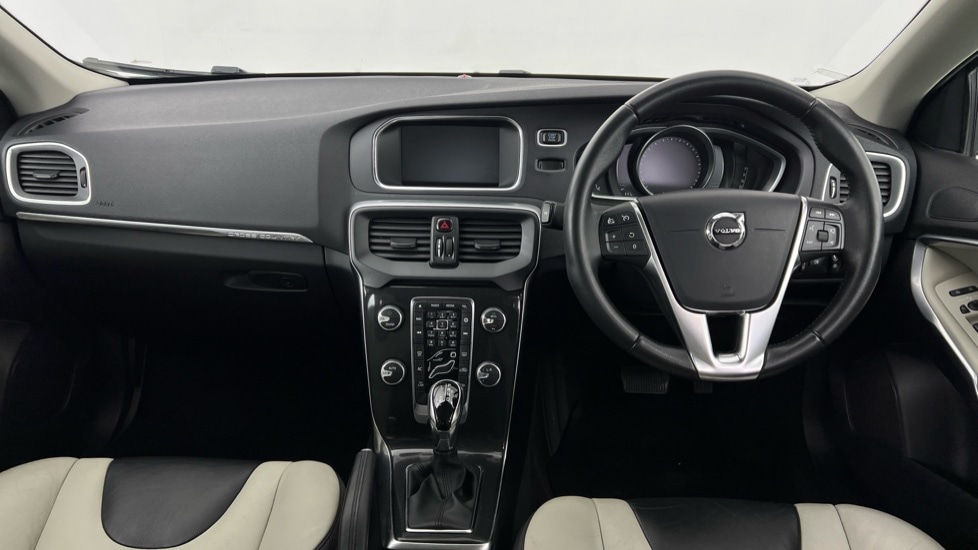 Used Volvo V40 2018 for sale - 77810235: Photo 5