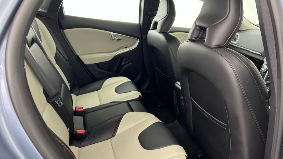 Used Volvo V40 2018 for sale - 77810235: Photo 6