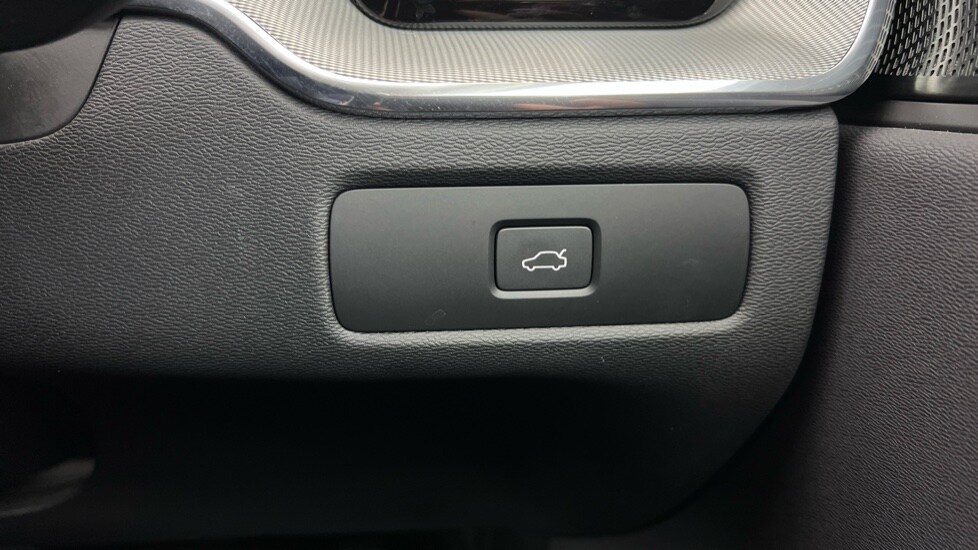 Used Volvo XC60 2023 for sale - 78008981: Photo 52