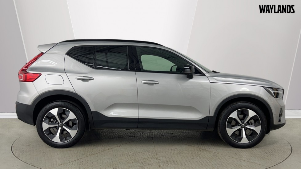 Used Volvo XC40 2023 for sale - 77732392: Photo 3