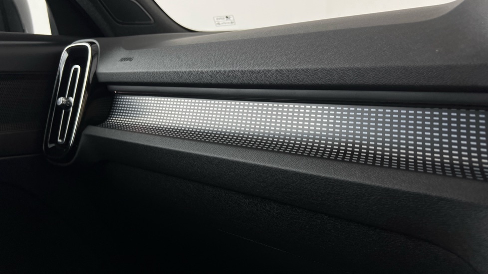 Used Volvo XC40 2023 for sale - 77732392: Photo 32