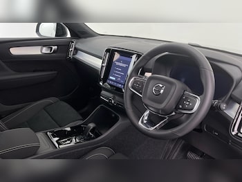 Used Volvo XC40 2026 for sale - 79101804: Photo