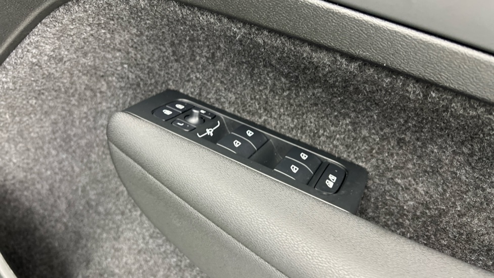 Used Volvo XC40 2025 for sale - 76116866: Photo 24