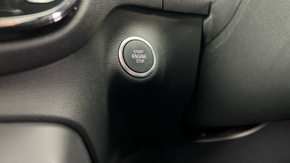 Used Volvo XC40 2025 for sale - 76116866: Photo 51