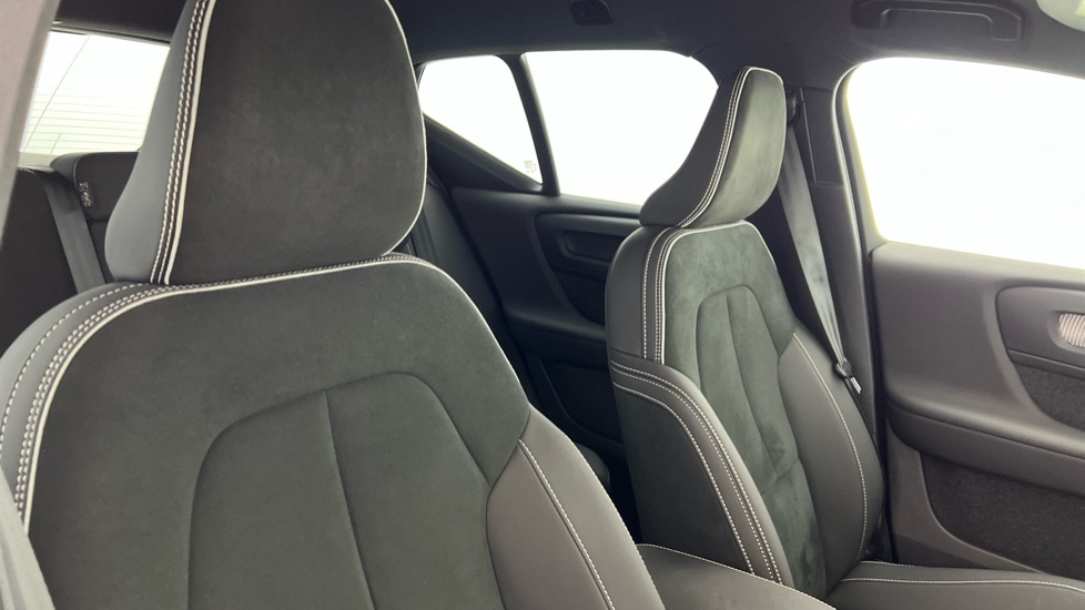 Used Volvo XC40 2024 for sale - 77178129: Photo 31