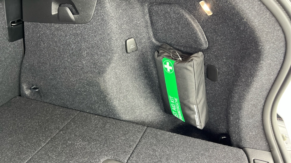 Used Volvo XC40 2024 for sale - 77178129: Photo 56