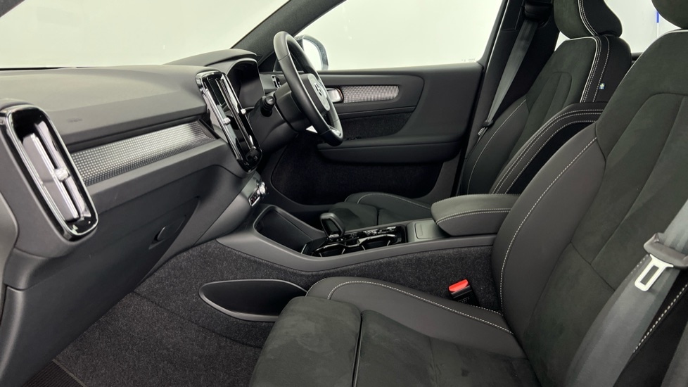 Used Volvo XC40 2024 for sale - 77178129: Photo 62