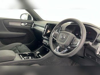 Used Volvo XC40 2023 for sale - 79514557: Photo