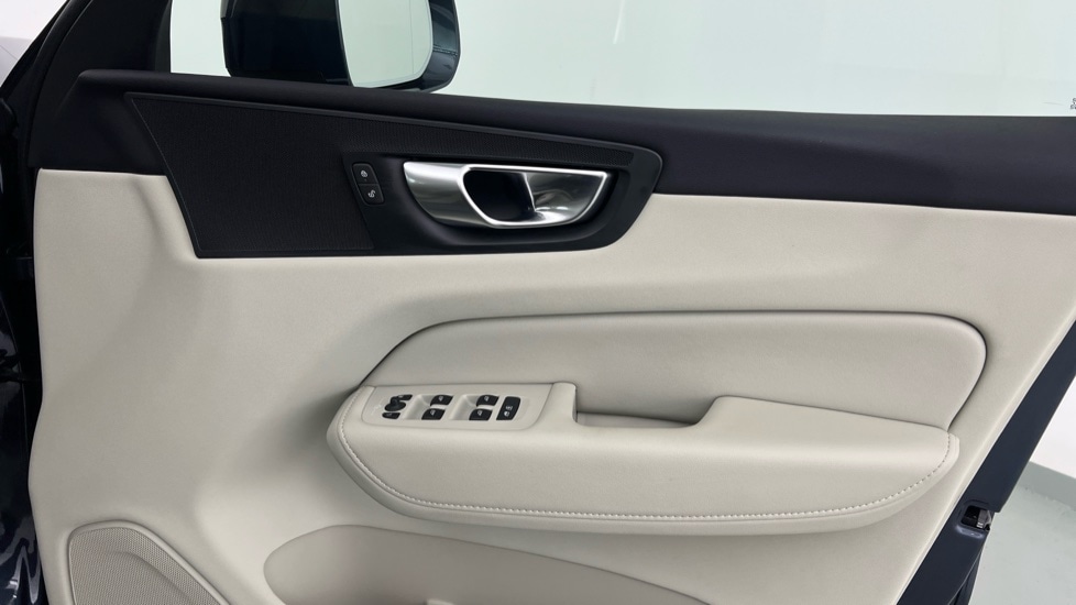 Used Volvo XC60 2023 for sale - 77569993: Photo 29