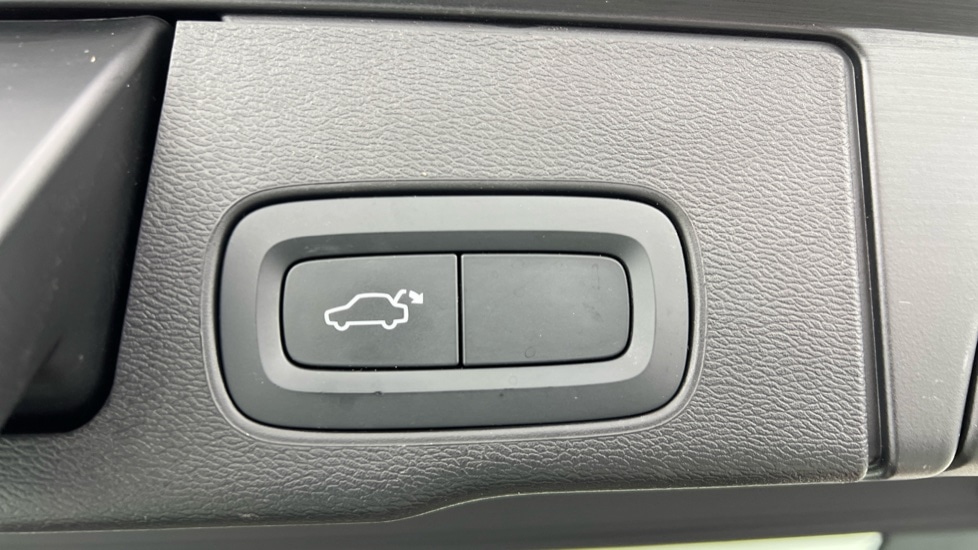 Used Volvo XC60 2023 for sale - 77569993: Photo 35