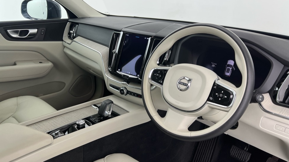 Used Volvo XC60 2023 for sale - 77569993: Photo 4