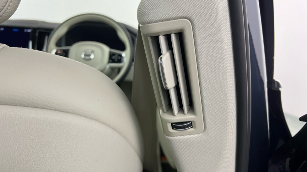 Used Volvo XC60 2023 for sale - 77569993: Photo 40