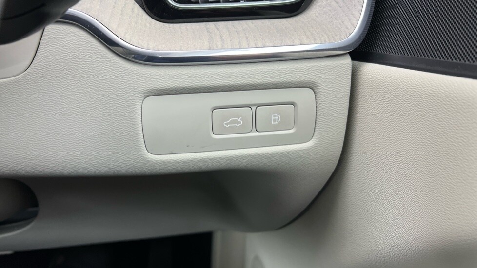 Used Volvo XC60 2023 for sale - 77569993: Photo 56