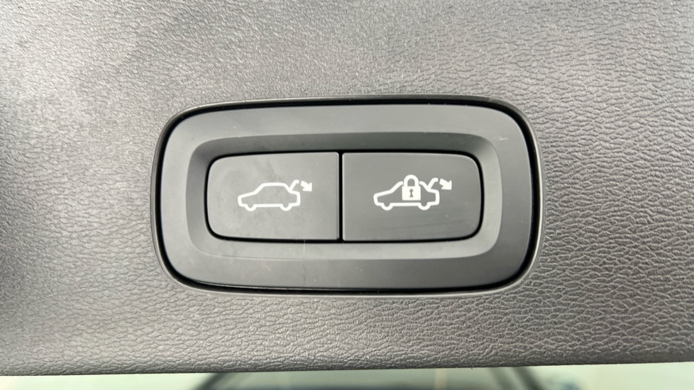 Used Volvo V60 2025 for sale - 77592152: Photo 35