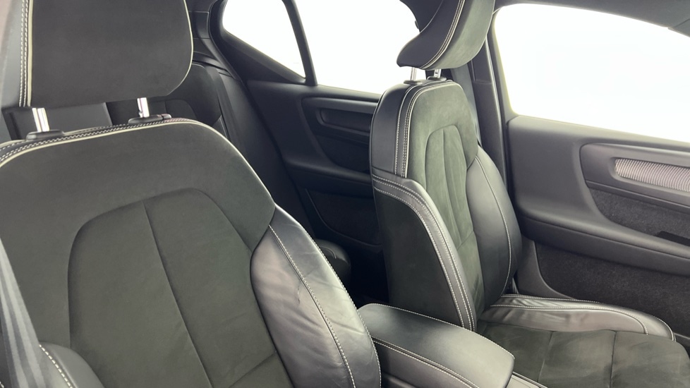 Used Volvo XC40 2021 for sale - 76609631: Photo 31