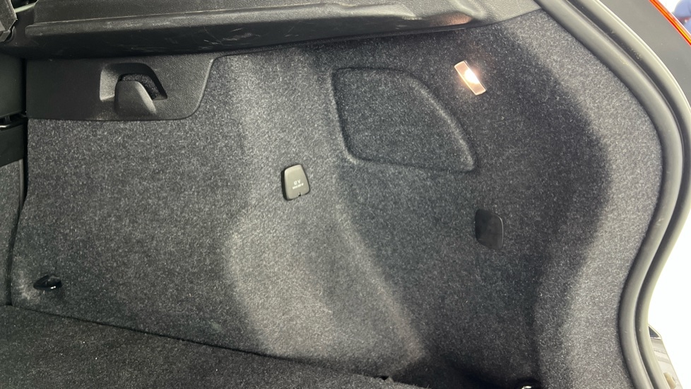 Used Volvo XC40 2021 for sale - 76609631: Photo 54